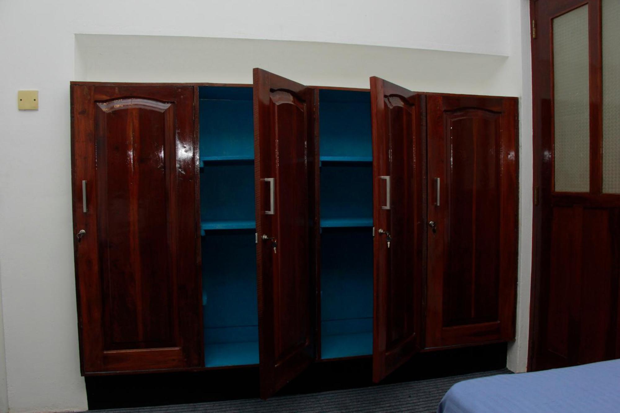 Traveler'S Haven Hostel At Colombo Intl Airport Katunayaka Екстериор снимка