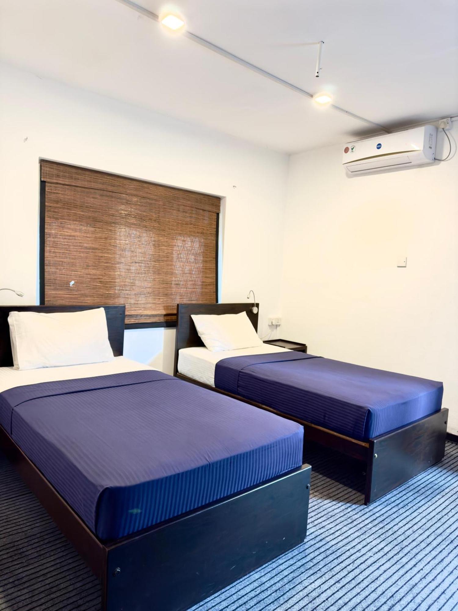 Traveler'S Haven Hostel At Colombo Intl Airport Katunayaka Екстериор снимка