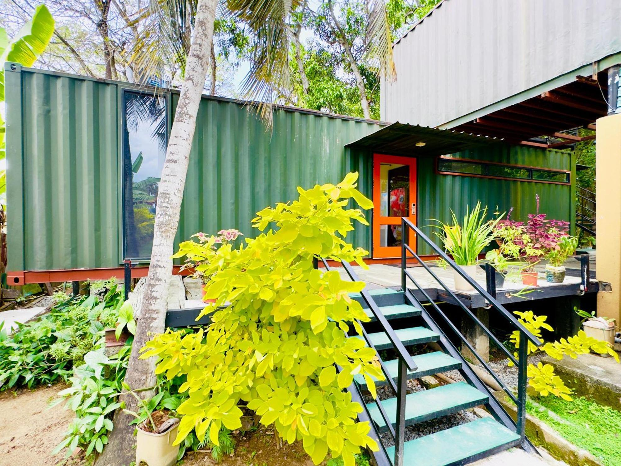 Traveler'S Haven Hostel At Colombo Intl Airport Katunayaka Екстериор снимка