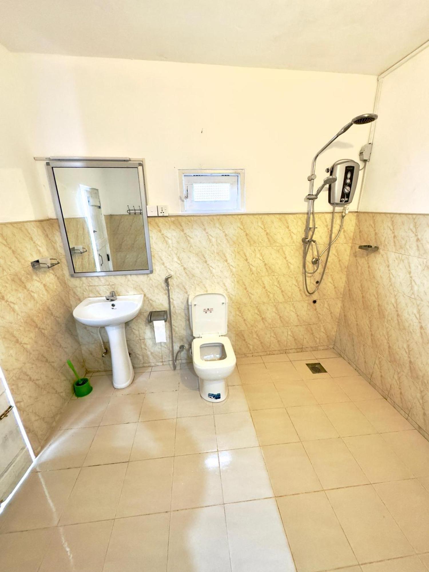 Traveler'S Haven Hostel At Colombo Intl Airport Katunayaka Екстериор снимка