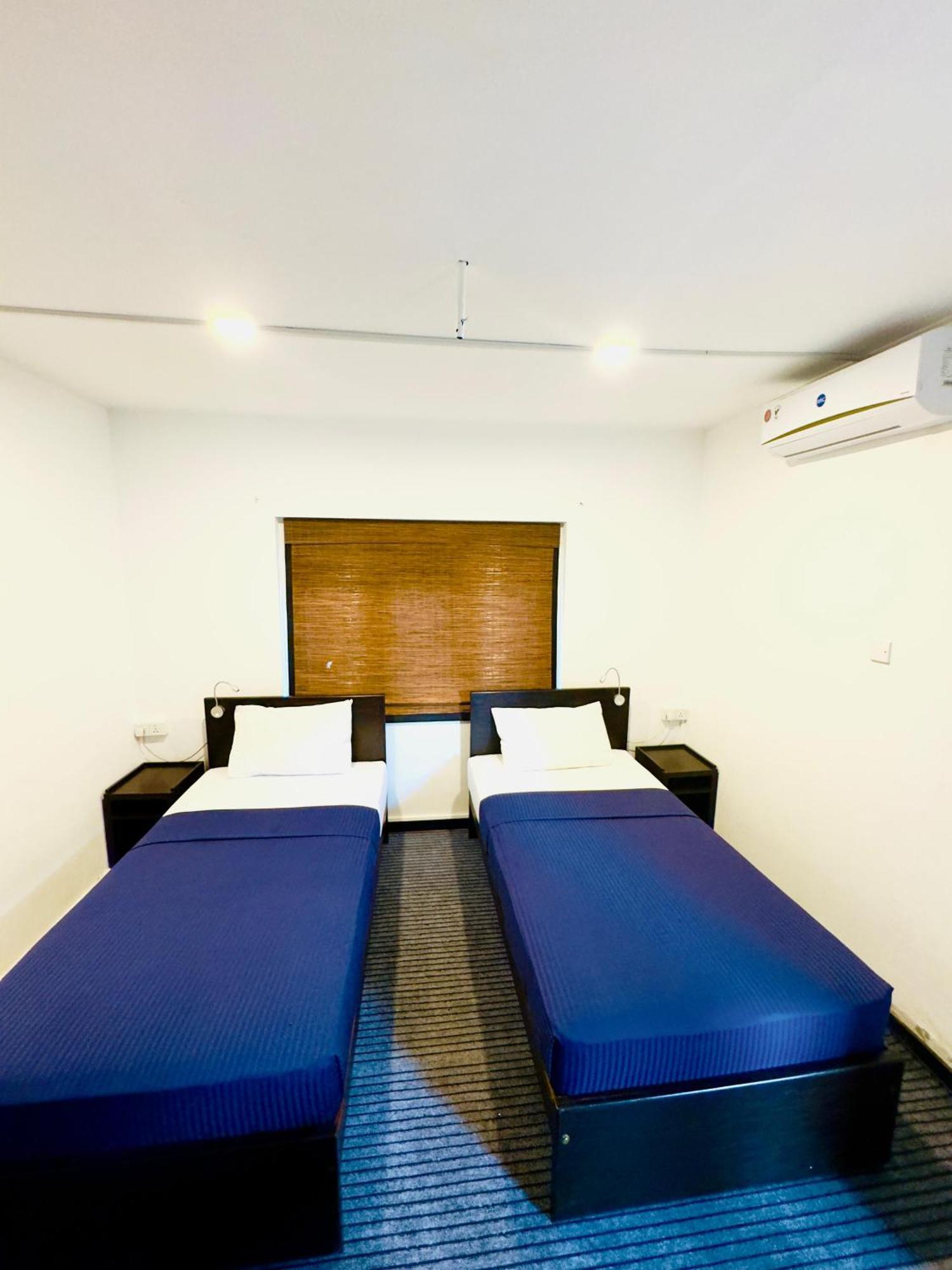Traveler'S Haven Hostel At Colombo Intl Airport Katunayaka Екстериор снимка